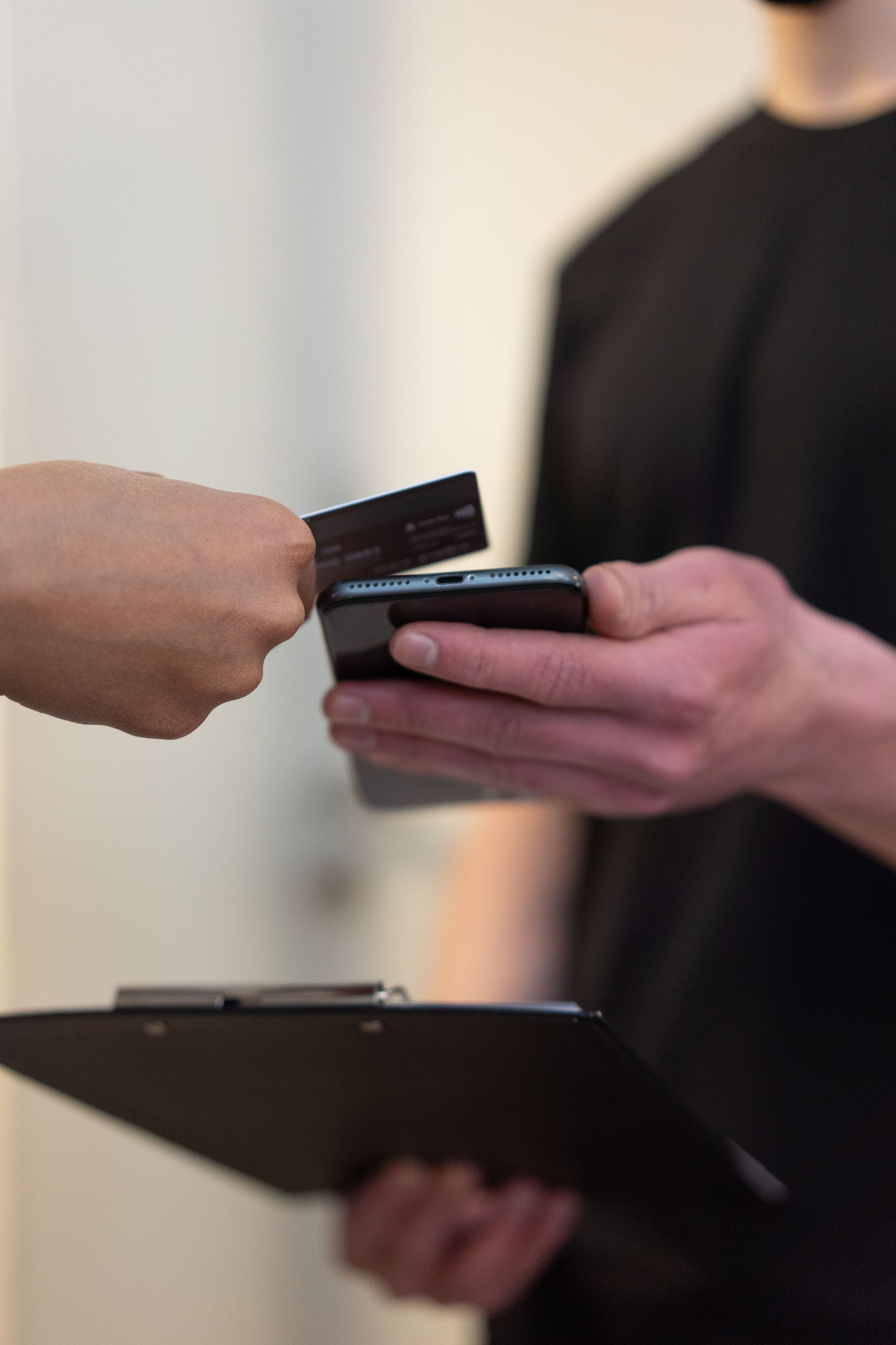 Payment Service Provider vs Acquirer: What Businesses Need to Know